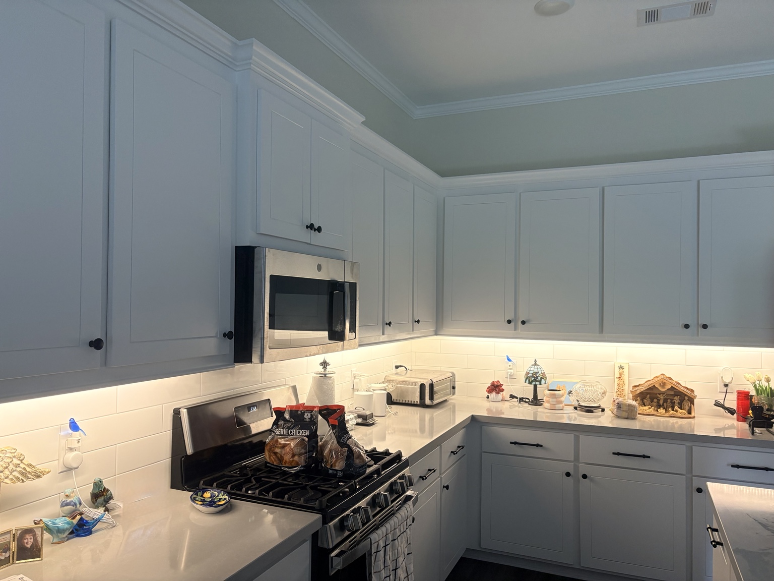 Under cabinet lighting installation